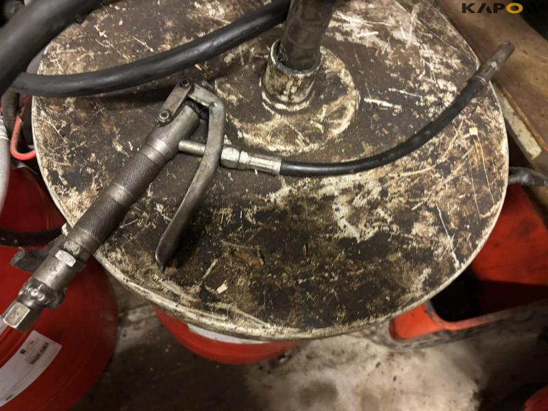 Grease with pump and cart 12