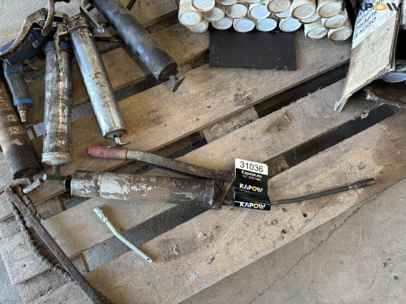 Grease and grease guns 7