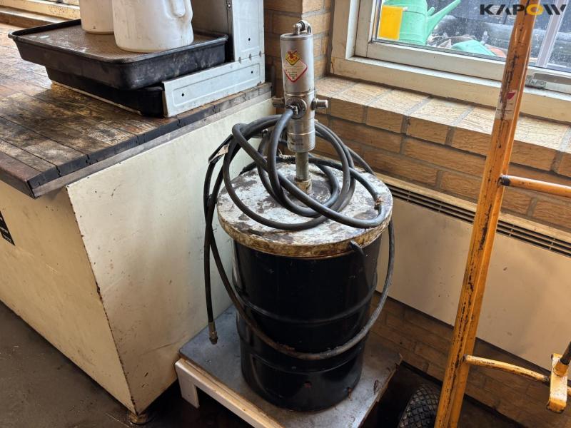 Grease pump 1
