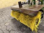 Sweeping broom with Thaler hitch 12