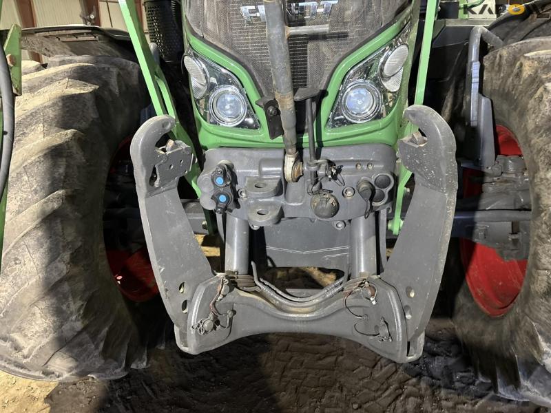 Fendt 516 Vario tractor with front loader 20