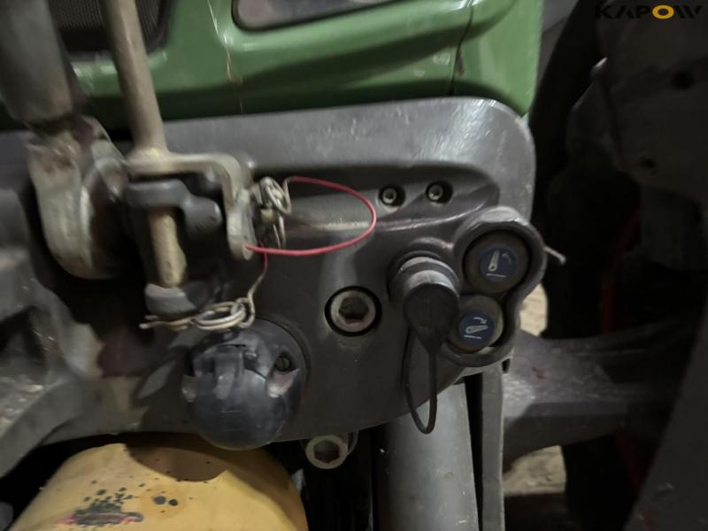 Fendt 720 Vario 4WD tractor 13