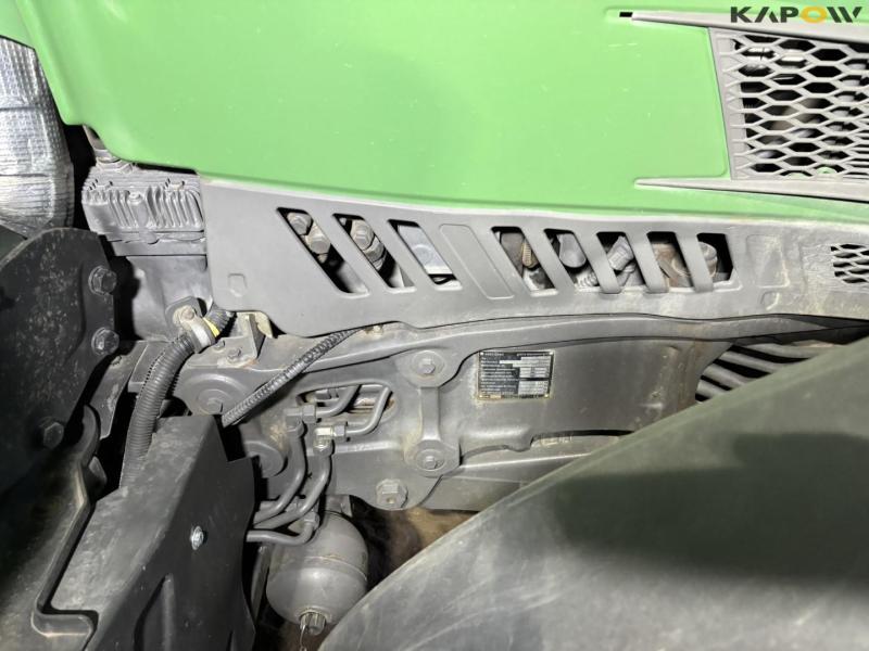 Fendt 724 Vario tractor 21