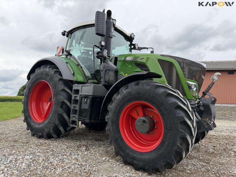 Fendt 828 vario tractor 2