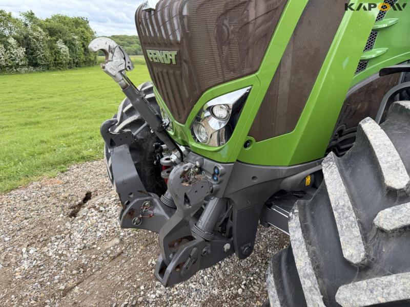 Fendt 828 vario tractor 11
