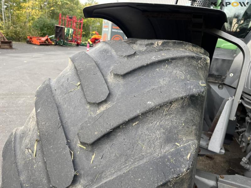 Fendt 828 vario tractor 23