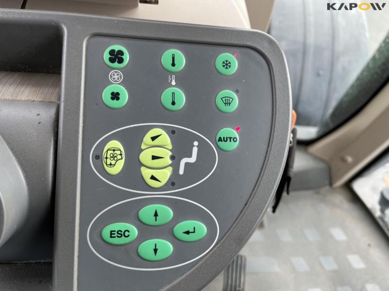 Fendt 828 vario tractor 48