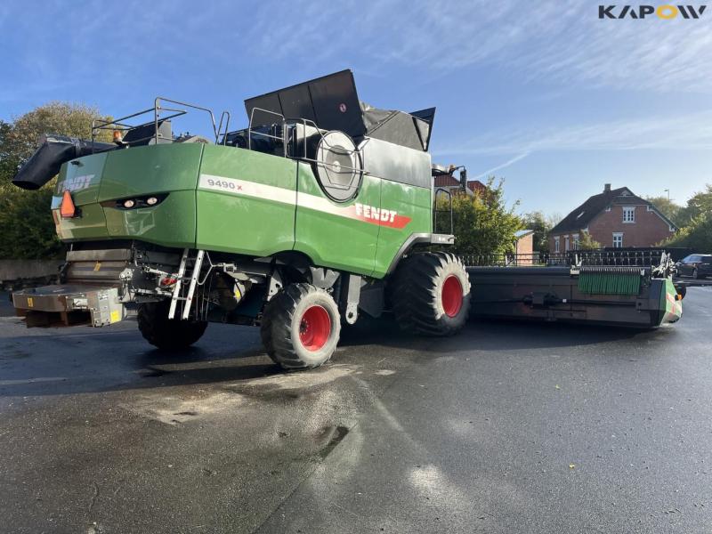 Fendt 9490X combine harvester with 35-foot header 5
