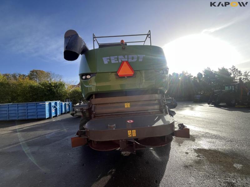Fendt 9490X combine harvester with 35-foot header 6