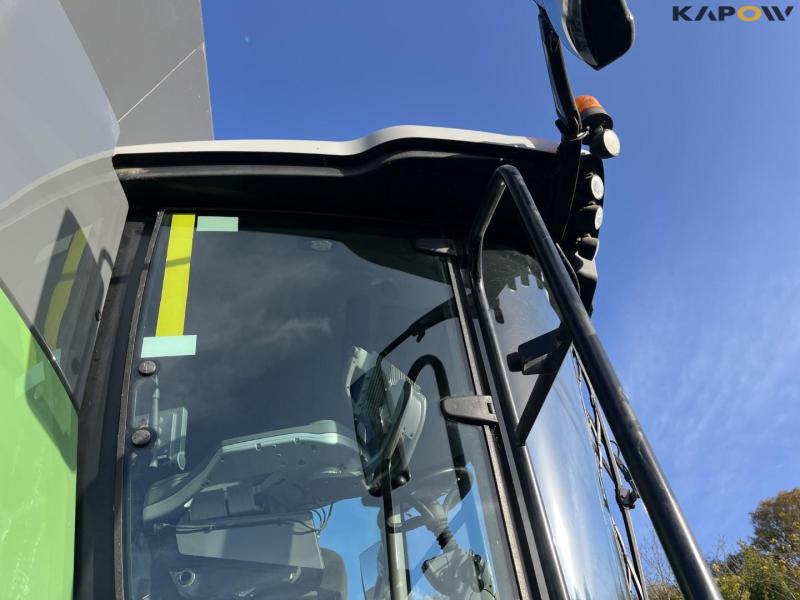 Fendt 9490X combine harvester with 35-foot header 39