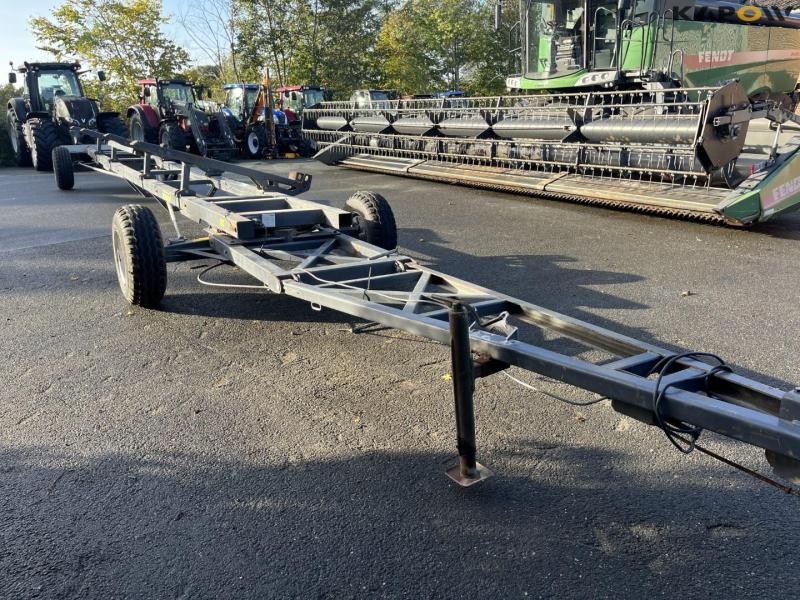 Fendt 9490X combine harvester with 35-foot header 103