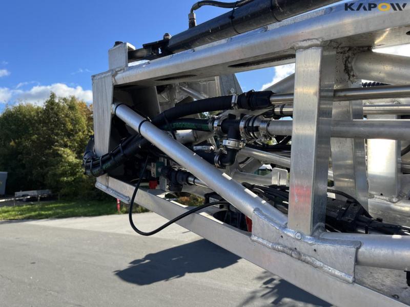 Fendt Rogator 344 trailer sprayer with 24 meter boom 52