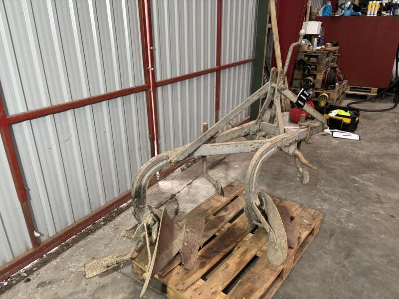 Ferguson MHF/L 2 furrow plough 3