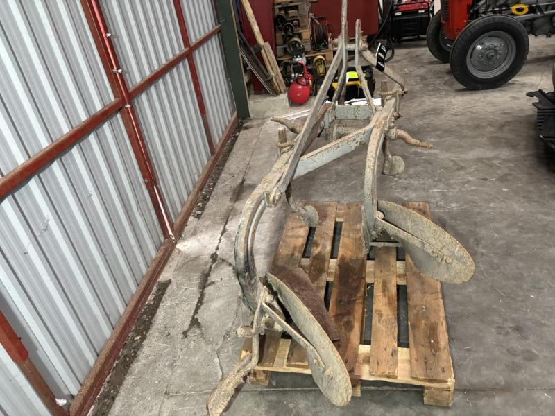 Ferguson MHF/L 2 furrow plough 4