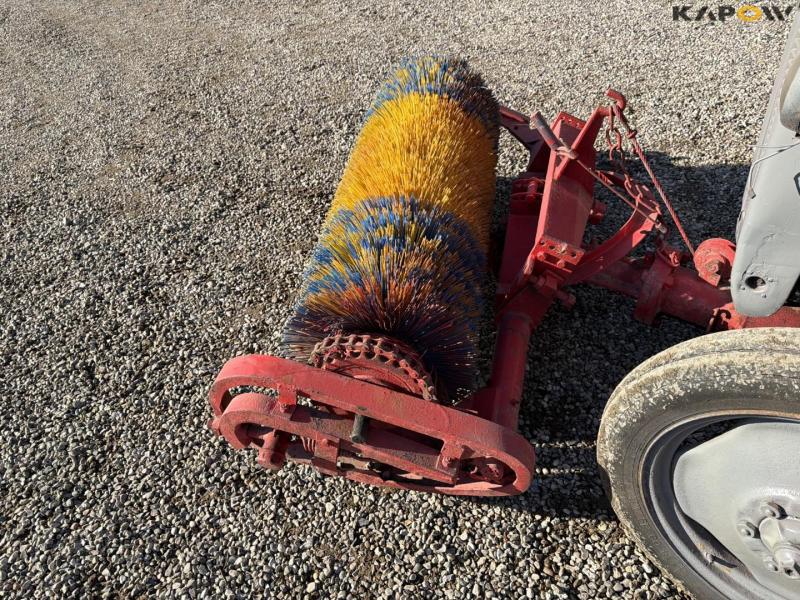 Ferguson TEA20 tractor with broom 32