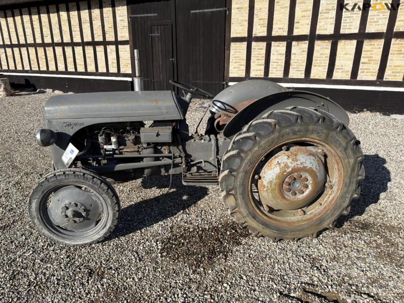 Ferguson TEA20 tractor 9