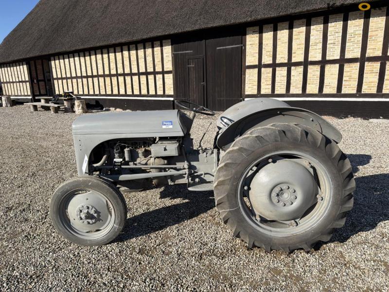 Ferguson TEA20 tractor 8