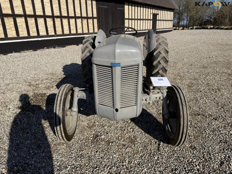 Ferguson TEA20 tractor 2