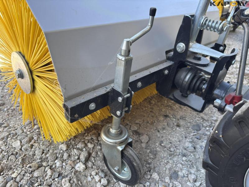 Ferrari 328 with sweeper 80 cm - new 33