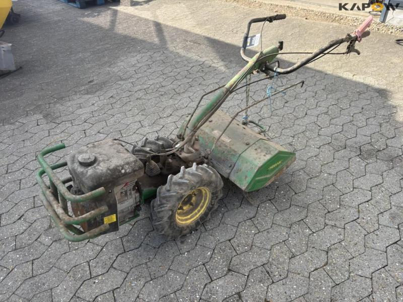 Ferrari tool carrier with cutter 1