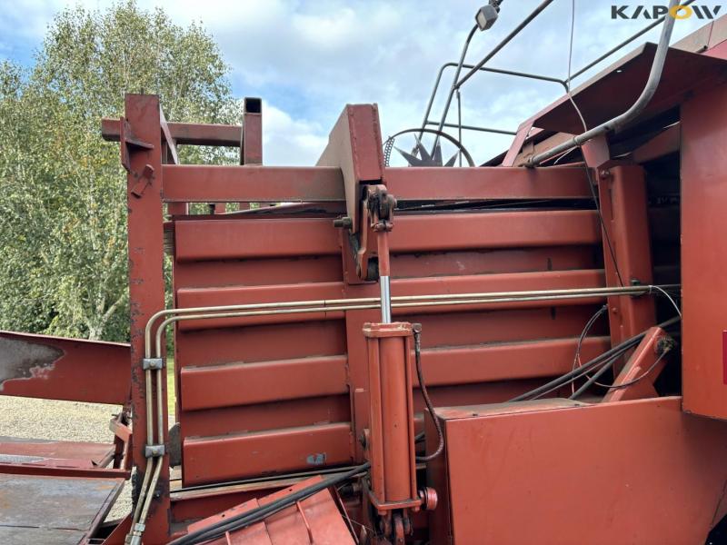 Fiatagri Hesston 4900 big square baler with bale wagon 23