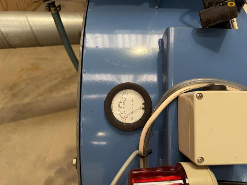 Filter system with compressed air cleaning 14