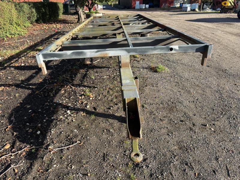 Flatbed truck 2