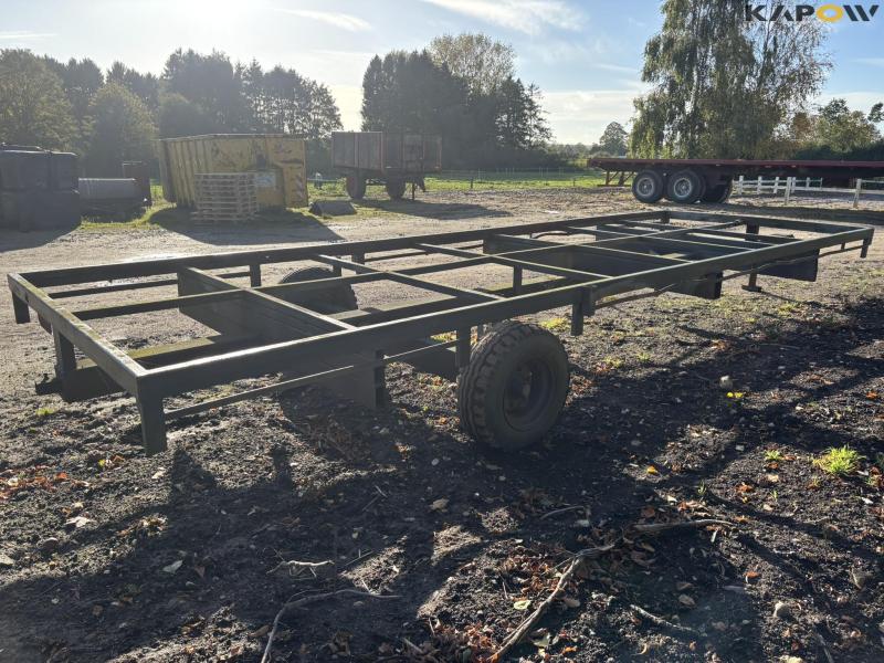Flatbed truck 4