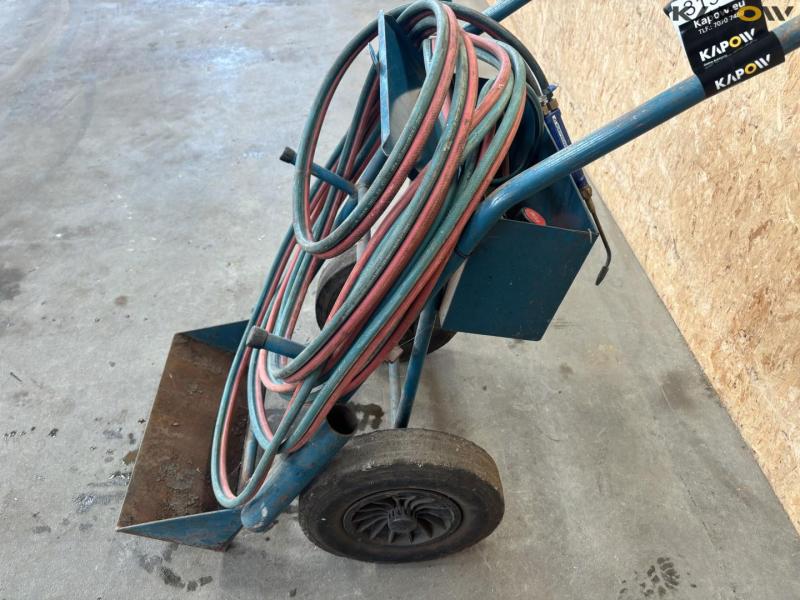 Gas cylinder cart with included hose and welding unit 3