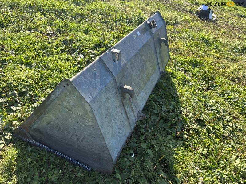 Fliegl bucket with Euro hitch 7