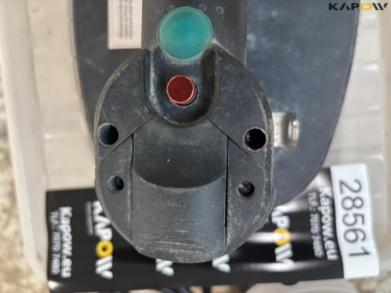 Tile lifter and steam cleaner 11
