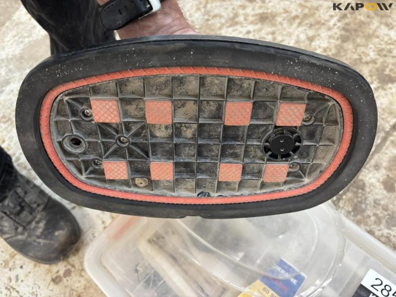 Tile lifter and steam cleaner 15