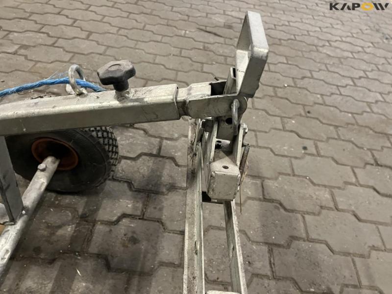 Tile lifter 12