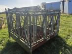 Feed fence with catch grid 5