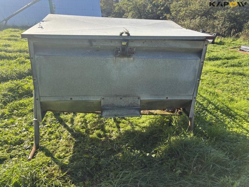Feed fence with calf shelter 6