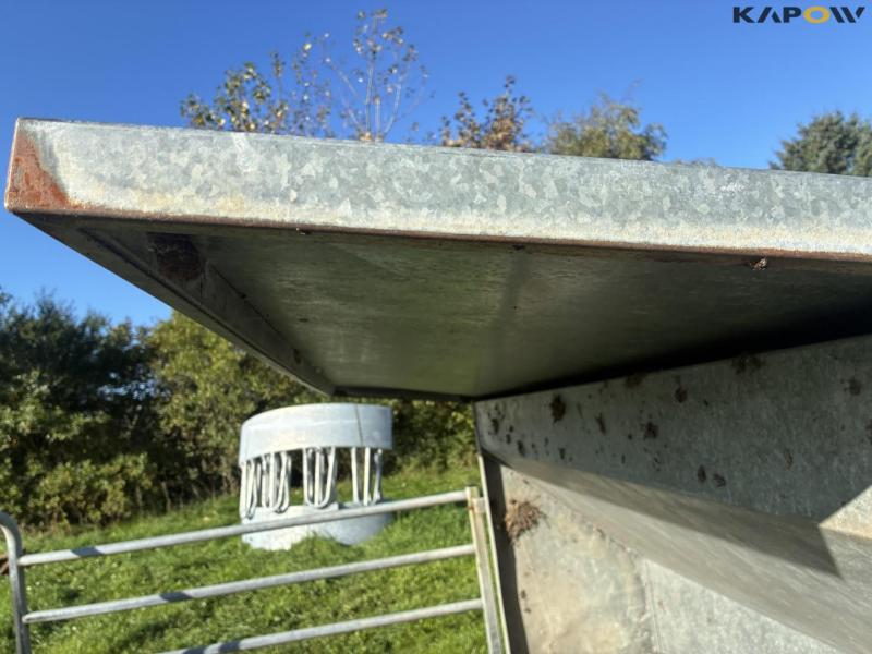 Feed fence with calf shelter 17