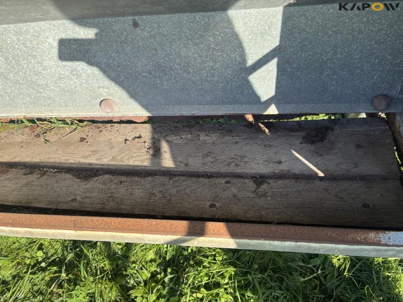 Feed fence with calf shelter 20