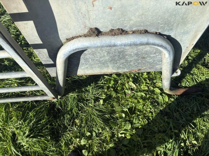 Feed fence with calf shelter 21
