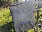 Feed fence with calf shelter 32