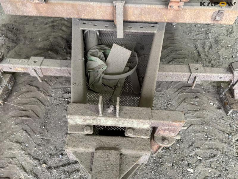 Feed hose for irrigation machine 12