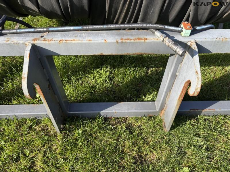 Hydraulic feed hose reel 10
