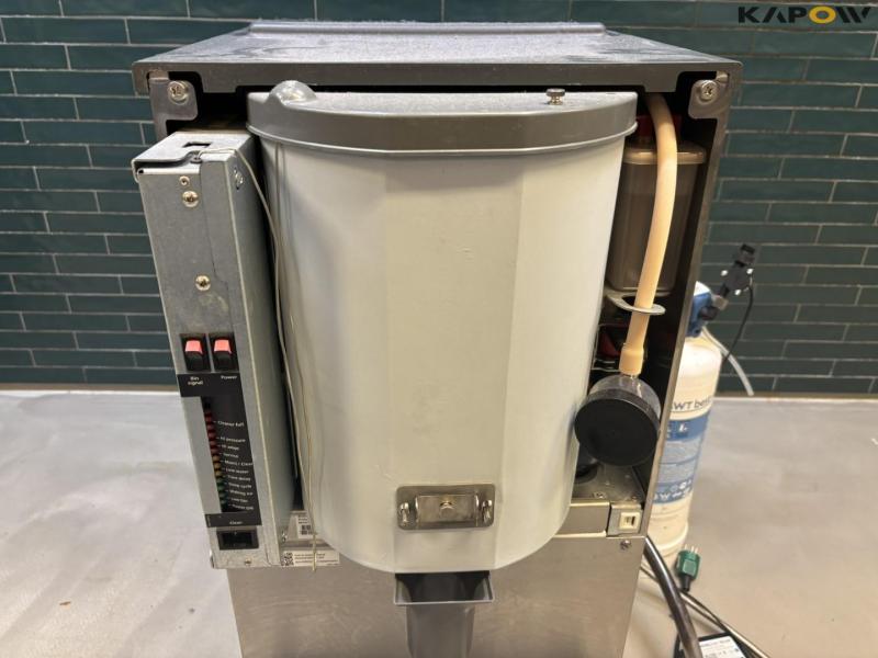 Follett Symphony ice cube maker 12