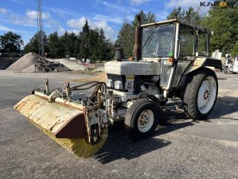 Ford 4610 tractor with sweeper