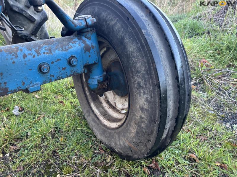 Ford 5000 tractor 11
