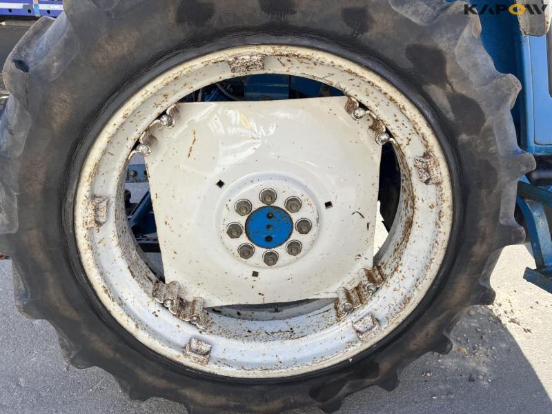 Ford 5610 Force II tractor 26