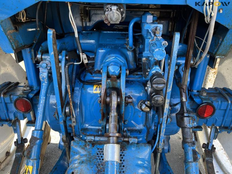 Ford 5610 Force II tractor 29