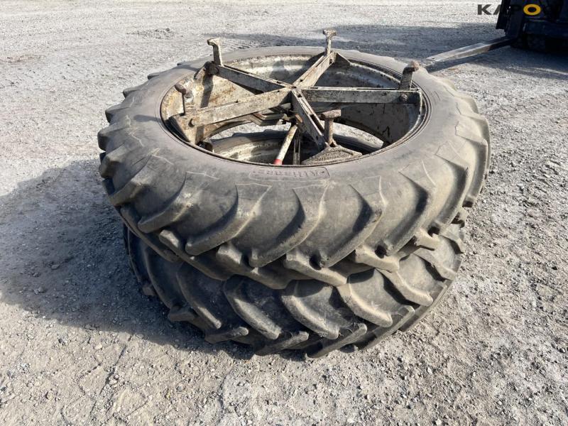 Ford 5610 Force II tractor 52