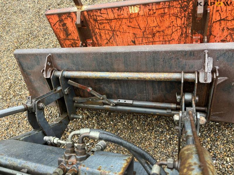 Ford 6610 tractor with front loader 17