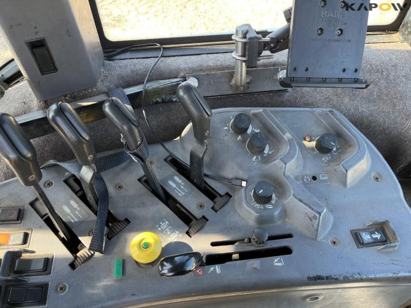 Ford 8770 front loader tractor 34