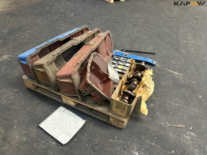 Ford oil pan and crankcase 3